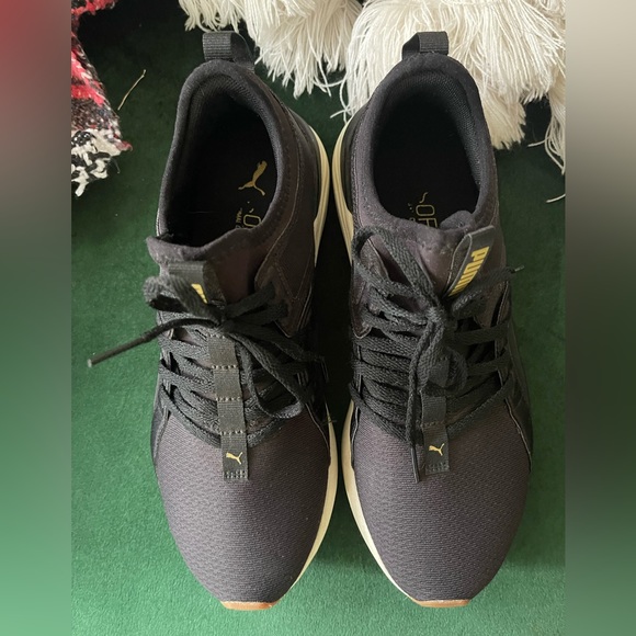 Womens pumas - Picture 2 of 5